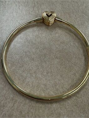 Pandora Gold Heart Clasp Bangle Bracelet new no box